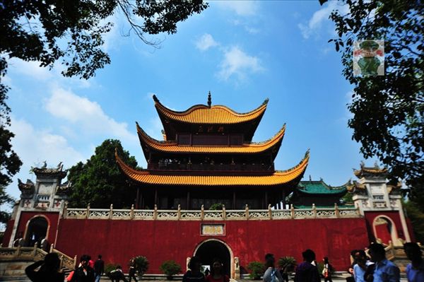 头盔式的顶式结构在我国古代建筑史上是独一无二的图片